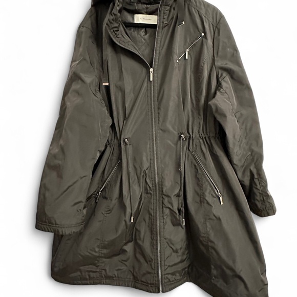 Tahari Women's Black Hooded lightly quilted wind resistant jacket - Picture 2 of 9